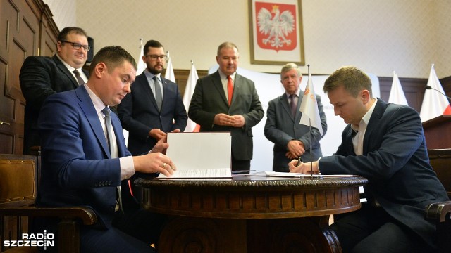Podpisano umowę na projekt - w przyszłości ta droga bardzo ułatwi życie szczecińskim kierowcom. Będzie miała zaledwie około 6 kilometrów długości, ale zdecydowanie poprawi bezpieczeństwo i komfort przy wjeździe do Szczecina od strony Stargardu.