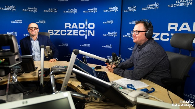 Oczywiście, że istnieje związek między tym, kto posiada media, a co one publikują - mówił w środę w Rozmowach pod krawatem Jerzy Karwelis, były pracownik niemiecko-szwajcarskiego koncernu medialnego Ringier Axel Springer a także działacz stowarzyszenia Bezpartyjni.