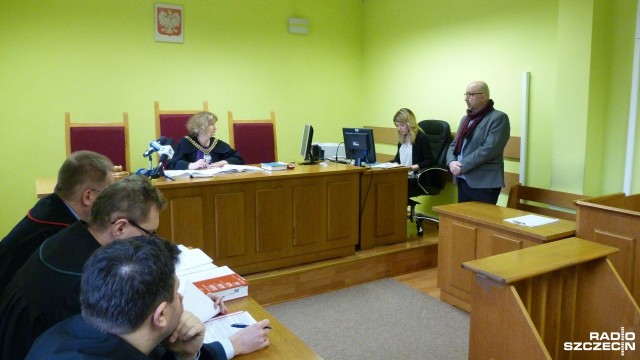 Radnemu pudełko od pizzy przypomniało pług i twierdzi, że został sprowokowany. Tak w Sądzie Rejonowym w Gryfinie zeznawał Marek Brzeziński.