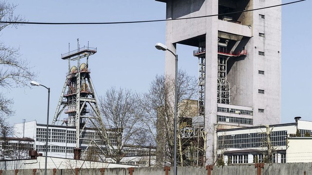 W kopalni Jastrzębskiej Spółki Węglowej Ruch Borynia trwa akcja ratownicza. Jak informuje rzeczniczka Wyższego Urzędu Górniczego w Katowicach, Anna Swiniarska-Tadla, do zawału doszło ponad 830 metrów pod ziemią.