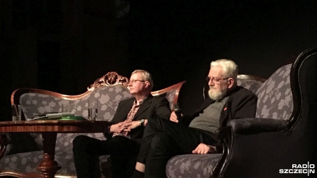 Czym dla świata były protesty studentów w 1968 r. i czym był marzec tego roku dla Polski - o tym rozmawiali w środę w Teatrze Polskim w Szczecinie redaktor naczelny Tygodnika Powszechnego ksiądz Adam Boniecki i ubiegłoroczny laureat nagrody im ks. Józefa Tischnera, filozof profesor Uniwersytetu Szczecińskiego - Ireneusz Ziemiński. Debata odbyła się w ramach VII Dni Kultury Żydowskiej Adlojada 2018.