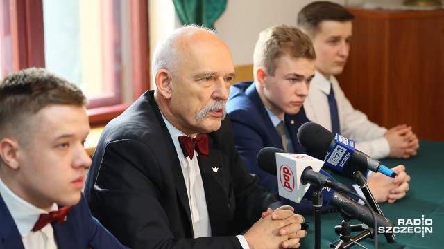 Najważniejszy jest strach, żeby pracownicy bali się, że zostaną wyrzuceni z pracy - tak według Janusza Korwin-Mikkego powinny wyglądać relacje między pracownikiem a pracodawcą.