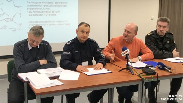 Awaria prądu sprzed 10 lat nie powinna się powtórzyć. Gdyby jednak tak się stało, to miasto nie jest do tego w pełni przygotowane - to wnioski władz Szczecina i służb mundurowych. W poniedziałek przeprowadzono symulację interwencji na wypadek takiej awarii.