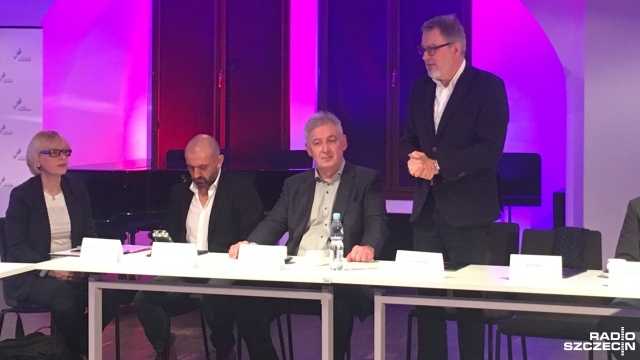 Waldemar Dąbrowski, pełnomocnik ministra kultury i dziedzictwa narodowego ds. organizacji obchodów 200. rocznicy urodzin Stanisława Moniuszki, spotkał się w środę w Szczecinie z przedstawicielami zachodniopomorskich instytucji i organizacji pozarządowych działających w sferze kultury, by zainicjować jubileuszowe projekty.