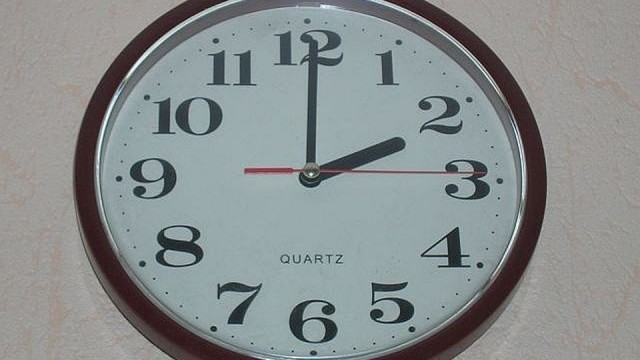Zmiana czasu jest zbędna i wprowadza dodatkowe komplikacje - zgodnie twierdzą goście audycji Radio Szczecin na Wieczór. Zasada ta została wprowadzona dawno temu, nie przekłada się na realia XXI wieku.