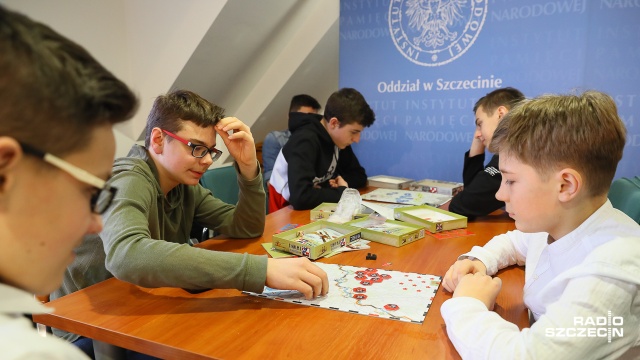 Historyczna wiedza, ale i zdolności strategiczne - to wszystko przydaje się uczestnikom regionalnych eliminacji w I Ogólnopolskim Turnieju Gwiaździstej Eskadry.