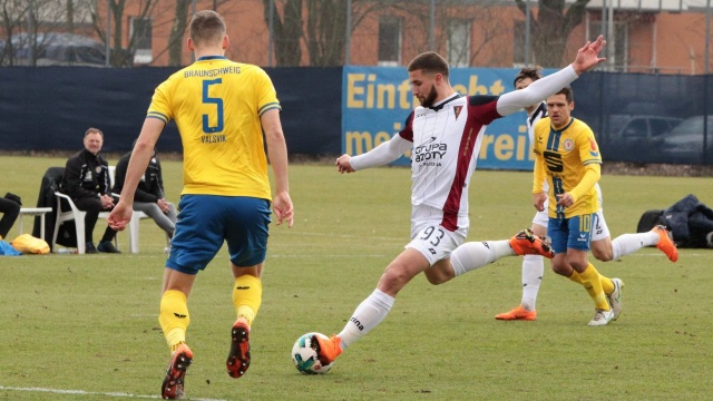 Piłkarze Pogoni Szczecin bezbramkowo zremisowali z drugoligowym Eintrachtem Brunszwik. To był mecz sparingowy rozegrany w Niemczech.