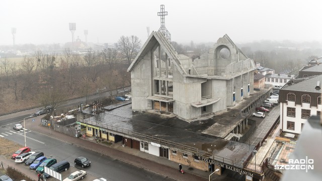 Kolejna przerwa w budowie kościoła, który powstaje od ponad 20 lat. W ubiegłym roku prace w świątyni salezjanów przy ul. Witkiewicza w Szczecinie trwały. Teraz stanęły z powodu braku pieniędzy.