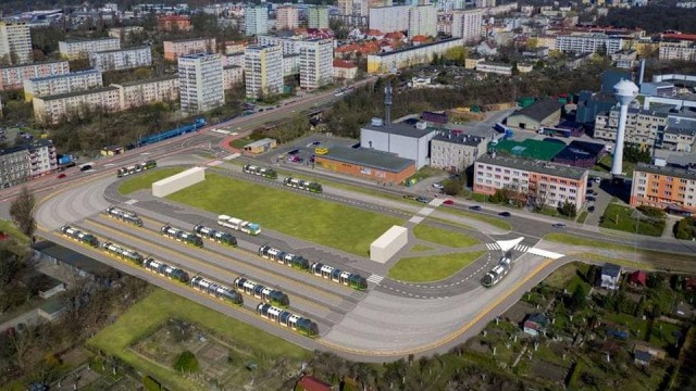 175 milionów złotych z Unii Europejskiej trafiło w poniedziałek do Szczecina. Umowę na dofinansowanie przebudowy szczecińskich linii tramwajowych podpisali dyrektor Centrum Unijnych Projektów Transportowych Przemysław Gorgol i prezydent miasta Piotr Krzystek.