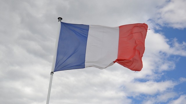 Francja pożegna w środę pułkownika żandarmerii Arnaud Beltrame039a, który zmarł w wyniku odniesionych ran zadanych mu przez terrorystę w czasie piątkowego zamachu pod Carcassonne. Uroczystości, mające charakter państwowy, odbędą się na dziedzińcu Pałacu Inwalidów w Paryżu.