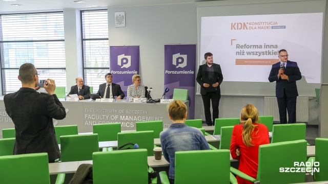 Wzrosną wynagrodzenia dla nauczycieli akademickich - pensja profesora nadzwyczajnego na przykład o ponad 700 zł, a adiunkta o 860 zł.
