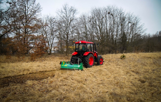 Wzięli sprawy w swoje ręce - mieszkańcy Kijewa stworzą zieloną enklawę. Pracownicy Zakładu Usług Komunalnych przygotowują im teren przy Jelenim Stawie. Docelowo powstaną tam hotele dla pszczół.