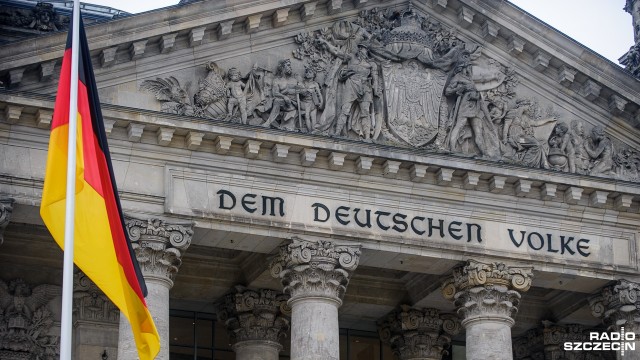 Islam od dawna stał się częścią Niemiec - powiedział przewodniczący Bundestagu Wolfgang Schaeuble. W wywiadzie udzielonym gazetom z grupy medialnej Funke polityk mówił o roli religii muzułmańskiej w tym kraju. Jednocześnie ostrzegł przed rosnącym w Niemczech antysemityzmem.