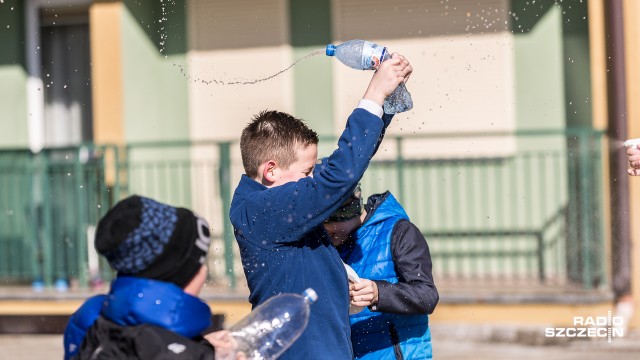 Teraz spokojnie można wyjść z domu - według tradycji Śmigus-Dyngus w południe się kończy.