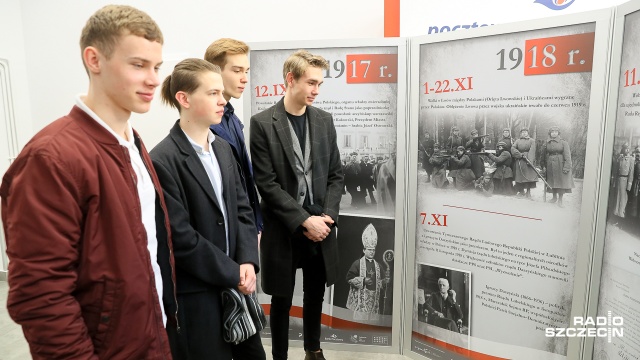 W kolejce po znaczek - można poznać polską historię. Wszystko dzięki wystawie W drodze do niepodległości.