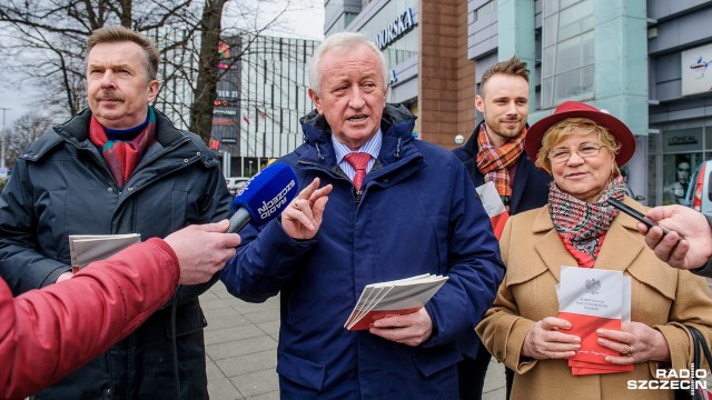 Należy zapisać w Konstytucji otwarcie Polski na możliwość wprowadzenia euro - z takim postulatem wystąpili we wtorek w Szczecinie politycy Sojuszu Lewicy Demokratycznej.