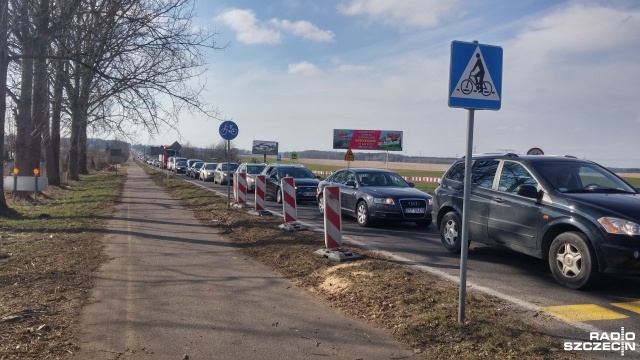 Odcinek krajowej trójki na obwodnicy Przybiernowa jest już po wypadku przejezdny, ale korków na zachodniopomorskich drogach nie brakuje.