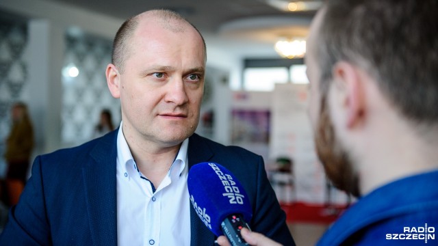 Miejskiej spółce grozi zwrot 30 milionów złotych. Prezydent Szczecina Piotr Krzystek tłumaczy, że nie ma powodów do obaw i czeka spokojnie na ostateczny wyrok. Kilka dni temu Sąd Okręgowy zdecydował, że szczecińska spalarnia odpadów musi oddać miliony gwarancji bankowej pierwszemu wykonawcy inwestycji, czyli firmie Mostostal Warszawa. Wyrok nie jest prawomocny. Prezydent zapowiada apelację.
