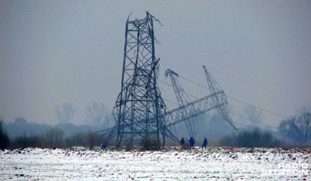 Straty oceniano wówczas na ponad 55 milionów złotych. Tyle pochłonęła największa w powojennym Szczecinie awaria energetyczna, która wydarzyła się dokładnie 10 lat temu. Był wtorkowy poranek 2008 roku. Bezpośrednim powodem blackoutu były intensywne opady mokrego śniegu.