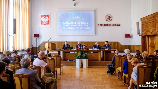 We Francji wciąż pamiętamy o tragicznych wydarzeniach sprzed ośmiu lat. Katastrofa smoleńska wstrząsnęła całym krajem - mówił we wtorek w Szczecinie ambasador Francji - Pierre Levy.