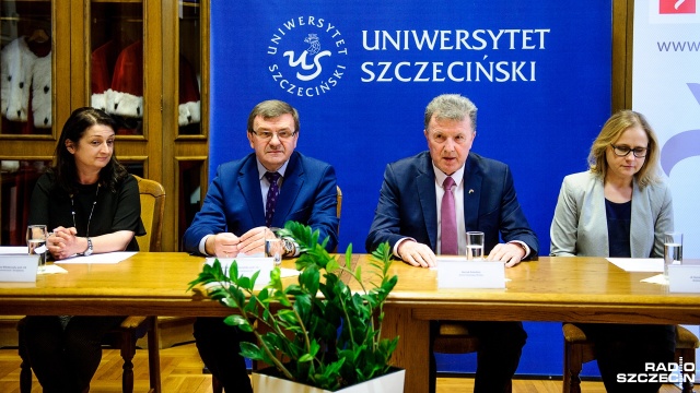 Szybki kurs życia w Polsce dla Ukraińców przygotował Uniwersytet Szczeciński. Przez niespełna trzy miesiące, podczas 120 godzin zajęć będzie można poznać język polski oraz podstawy polskiej ekonomii i prawa. Będą też informacje na temat samego miasta.