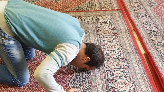 Powodem cofnięcia dofinansowania dla Związku Młodych Muzułmanów w Szwecji są powiązania jego członków ze środowiskiem islamskich ekstremistów.