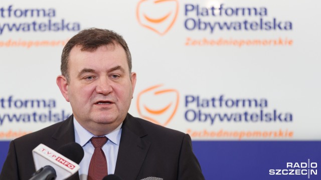 Szef zachodniopomorskiej Platformy Obywatelskiej Stanisław Gawłowski i jego obrońca, bez wezwania, chcą stawić się w piątek w szczecińskiej prokuraturze. Stanisław Gawłowski podejrzewany o korupcję i Roman Giertych zapowiadają, że będą o godzinie 11 i liczą na przesłuchanie.