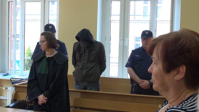 Dożywocie dla Zdzisława W. za zabójstwo 19-letniej Alicji J., zbezczeszczenie i ograbienie zwłok - taki wyrok wydał w piątek Sąd Okręgowy w Szczecinie. Do zbrodni doszło w lipcu 2016 roku. Zdzisław W. poznał swoją ofiarę w internecie.