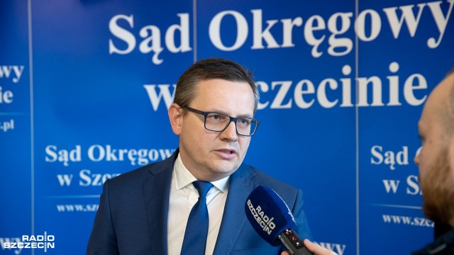 Jest duże prawdopodobieństwo, że szef zachodniopomorskiej Platformy Obywatelskiej popełnił zarzucane mu przestępstwa - taką informację podał rzecznik Sądu Okręgowego w Szczecinie uzasadniając niedzielną decyzję o areszcie. Sędzia Michał Tomala w przesłanym komunikacie informuje również, że sąd nie uwzględnił zażalenia Stanisława Gawłowskiego na jego zatrzymanie uznając je za zasadne, legalne i prawidłowe.