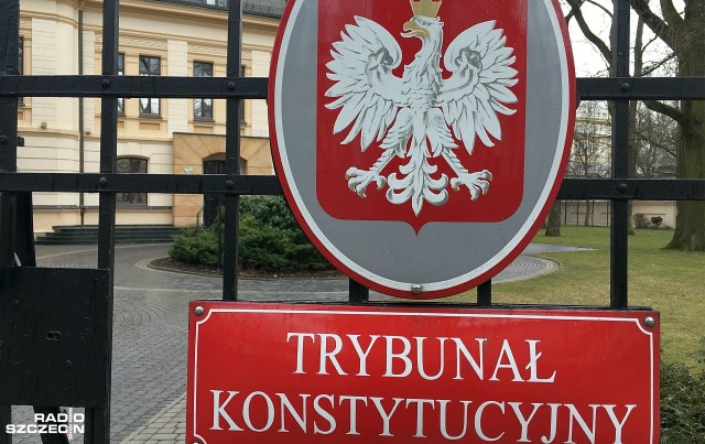 Senat przyjął w poniedziałek wieczorem bez poprawek trzy ustawy sądowe autorstwa Prawa i Sprawiedliwości. Zakładają one zmiany w ustawach o Trybunale Konstytucyjnym, Sądzie Najwyższym i o ustroju sądów powszechnych.