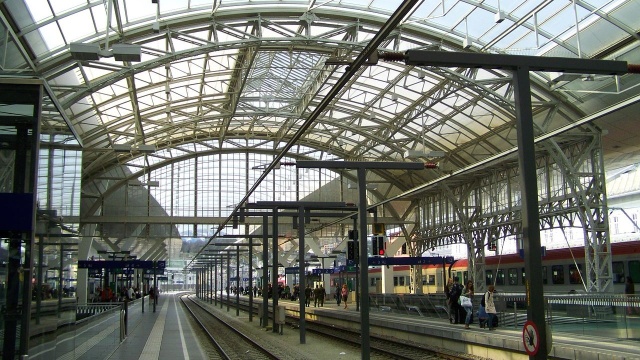 W pobliżu dworca kolejowego w centrum Berlina znaleziono półtonowy niewybuch.