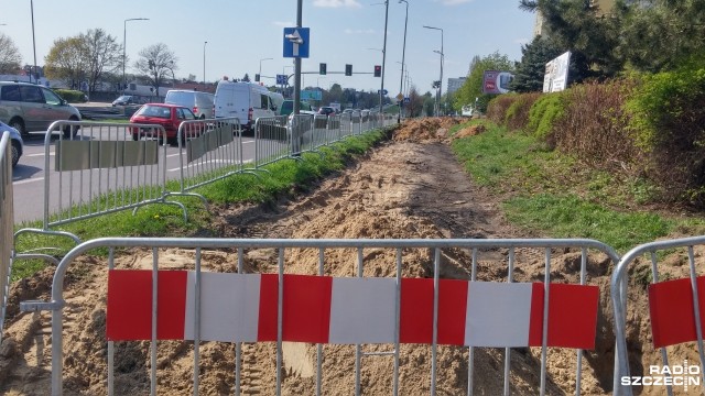 Rozpoczyna się budowa ścieżki rowerowej na ulicy 26 Kwietnia w Szczecinie. Będzie zaczynała się przy skrzyżowaniu ulicy Krzywoustego z aleją Bohaterów Warszawy, a skończy na skrzyżowaniu z Derdowskiego.