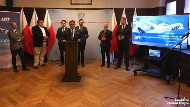 Spod Szczecina dolecimy do Warszawy wczesnym rankiem - to nowe połączenie lotnicze z portu w Goleniowe. Powrót będzie możliwy późnym wieczorem. Połączenie startuje 27 maja. Będzie obsługiwane przez LOT cztery razy w tygodniu. Do stolicy o poranku będzie można dolecieć w poniedziałki, wtorki, środy oraz piątki.