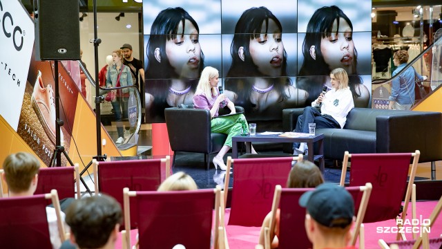 Na kupujących czekają stoiska z ubraniami i biżuterią polskich projektantów. Jest strefa wywiadów z Joanną Horodyńską oraz blogerami modowymi. Moda to wyrażanie siebie, to przede wszystkim wolność - mówi stylistka Joanna Horodyńska zdradzająca reporterce Radia Szczecin najnowsze trendy.