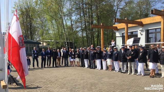 Sezon żeglarski uważam za otwarty - takie słowa padły w sobotę w Marinie Club. To pierwsza w tym roku taka uroczystość - wiąże się jubileuszem 70-lecia powstania YKP Szczecin i 25-leciem istnienia klubu po jego reaktywacji. To ważny moment - mówi Komandor Klubu Marcin Raubo.
