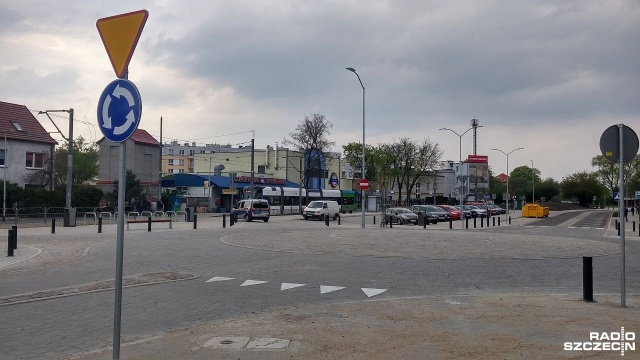 We wtorek rano komunikacja miejska wróci na swoje stałe przystanki a kierowcy będą mogli już przejechać zupełnie nową ulicą Kwiatową na szczecińskich Gumieńcach.