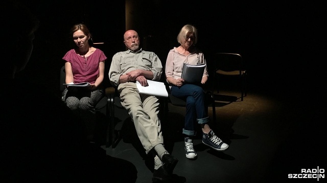 Czytaniem dramatu Natalii Worożbyt Sasza, wynieś śmieci zakończył się w poniedziałek wieczorem projekt Goście, goście w Teatrze Małym w Szczecinie.