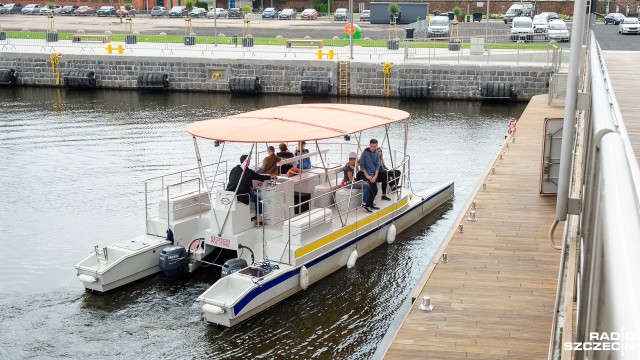 Nietypowo z lewego brzegu na prawy - szczeciński tramwaj wodny wraca w piątek na Odrę.