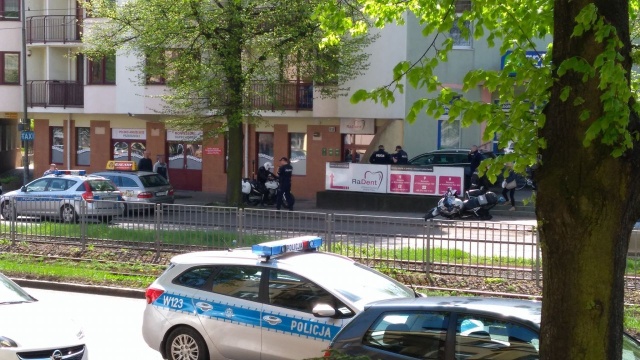 Po pościgu, szczecińscy policjanci zatrzymali motocyklistę. Mężczyzna uciekając - jechał chodnikiem między ludźmi. Wpadł na ulicy Poniatowskiego.