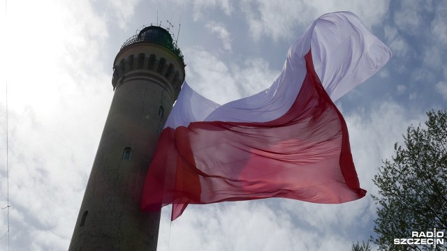 Największa flaga świata powiewa już w Świnoujściu [WIDEO, ZDJĘCIA]