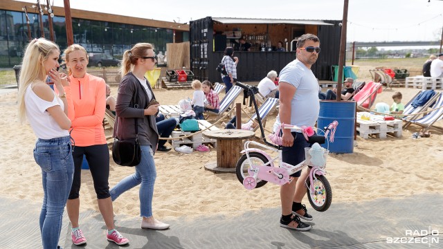 Miejska plaża na Wyspie Grodzkiej wystartowała, w niedzielę na odwiedzających czekają kolejne atrakcje. Jak mówi Mateusz Lipka, rzecznik miasta ds. żeglarstwa i turystyki po sobotnich koncertach i dobrej muzyce w niedzielę czeka sporo atrakcji dla najmłodszych.