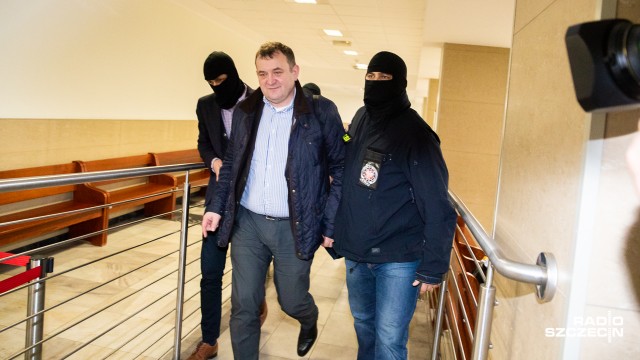 Prostytutki świadczą usługi w szczecińskim apartamencie posła Platformy Obywatelskiej Stanisława Gawłowskiego. Radiu Szczecin udało się ustalić nieoficjalnie z trzech niezależnych źródeł, kto jest właścicielem nieruchomości.