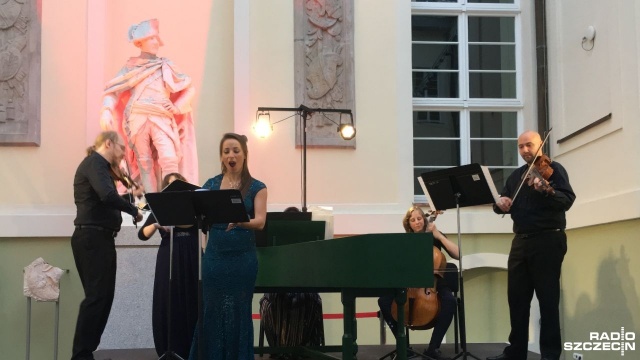 Aldona Bartnik wspaniała sopranistka z Consortium Sedinum zachwyciła publiczność XV Szczecińskiego Festiwalu Muzyki Dawnej.