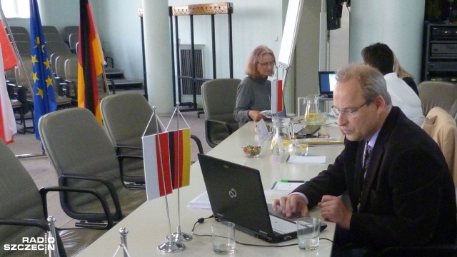 Kiedy można ubiegać się o emeryturę w Niemczech Jakie warunki trzeba spełnić Jakie dokumenty należy złożyć i gdzie Na te pytania w czwartek odpowiadali w szczecińskim oddziale ZUS pracownicy niemieckiej instytucji ubezpieczeniowej.