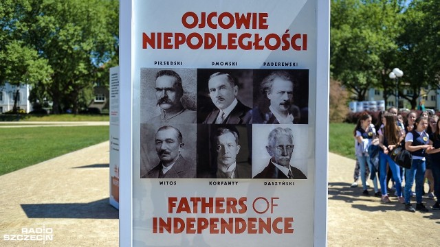 Wystawa Ojcowie Niepodległości - z planszami opowiadającymi historię naszego kraju i wybitnych Polaków sprzed 100 lat, a do tego strefa edukacyjna i plan biało-czerwonego szlaku po województwie MOJANIEPODLEGŁA - czyli szczeciński IPN zaprasza na Jasne Błonia, nieopodal fontanny Bartłomiejki.