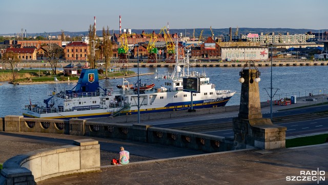 Statek szkolno-badawczy szczecińskiej Akademii Morskiej, Nawigator XXI, świętuje dwudziestolecie. Dwie dekady temu nad jego pokładem po raz pierwszy zawisła biało-czerwona bandera.