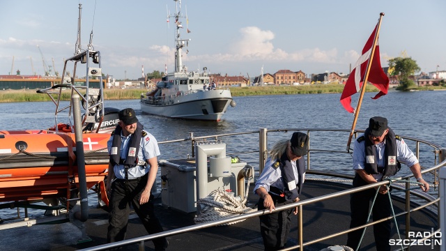 Dwa okręty Królewskiej Duńskiej Marynarki Wojennej zacumowały w okolicy Nabrzeża Pasażerskiego przy Wałach Chrobrego. Służą do udzielania pomocy medycznej, jak również prowadzania długotrwałych działań poszukiwawczych na morzu w każdych warunkach pogodowych.