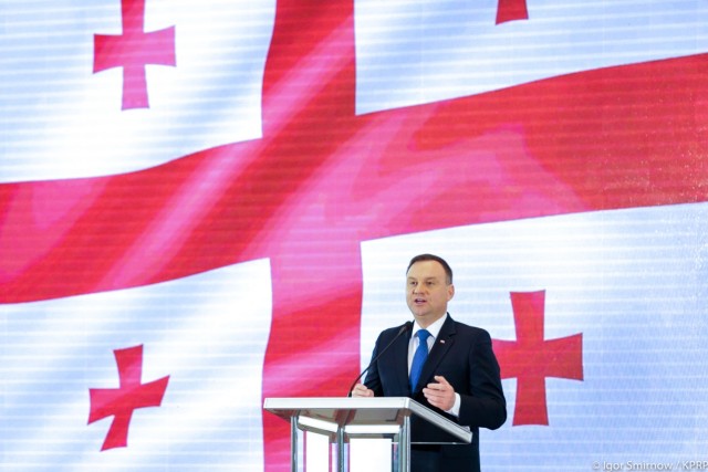 Bezpieczeństwo i pokój są warunkami rozwoju gospodarczego - powiedział w Tbilisi Andrzej Duda. Prezydent wziął tam udział w otwarciu polsko-słowacko-gruzińskiego forum ekonomicznego, zorganizowanego na wzór forum w Krynicy. Spotkanie odbywa się w ramach setnej rocznicy proklamowania Demokratycznej Republiki Gruzji.