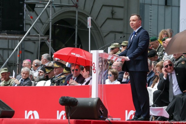Polska nigdy nie zgodzi się na naruszanie granic suwerennych państw - mówił w sobotę w Tbilisi Andrzej Duda. Prezydent RP bierze tam udział w uroczystościach z okazji setnej rocznicy proklamowania Demokratycznej Republiki Gruzji.