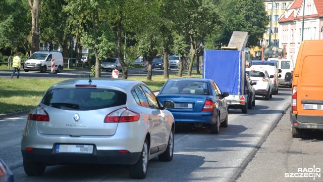Remontują ulice w Kołobrzegu. Kierowcy utknęli w korkach